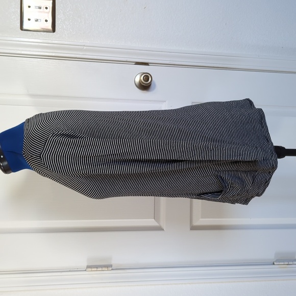 Cable and Gauge M tunic top pockets! NWOT - Picture 4 of 5